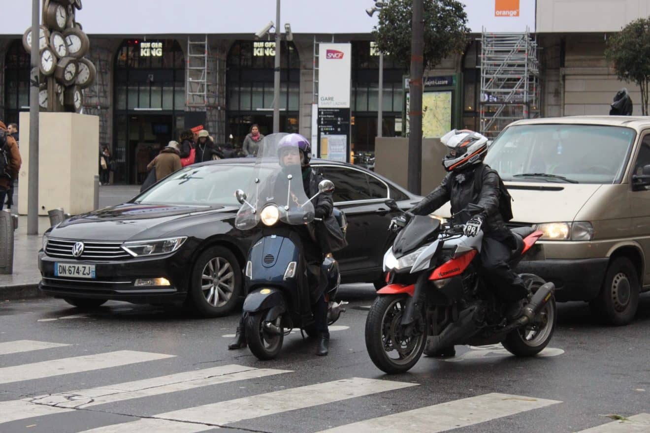 découvrez comment les scooters de mobilité se posent comme une menace pour la sécurité routière et les piétons. analyse des enjeux et solutions pour un partage de l'espace public plus harmonieux.